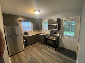 Micro-ondas, fogão, cooktop, cafeteira/chaleira