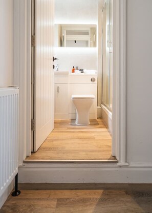 Amenidades de baño ecológicas, secadora de cabello, toallas 