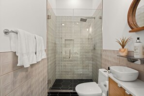 Shower, hair dryer, towels - Modern East Austin Gem - Heated Pool - Restaurants (Austin)