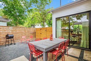 Outdoor dining - Modern East Austin Gem - Heated Pool - Restaurants (Austin)