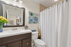 Dusche, Haartrockner, Bidet, Handtücher