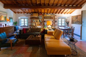 Living area - Vivaia: eclectic rural retreat (Poggibonsi)