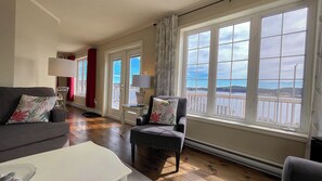 Living area - Artisan Inn's Harbour House Vacation Home in Historic Trinity (Trinity)