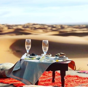 Outdoor dining - Desert Season Luxury Camp (Taouz)