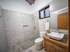 Villa, 5 Bedrooms, Private Pool, Garden View | Bathroom
