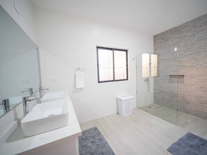 Villa, 5 Bedrooms, Private Pool, Garden View | Bathroom