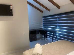 Comfort Quadruple Room | Desk, laptop workspace, free WiFi