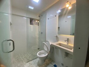 Comfort Double or Twin Room | Desk, laptop workspace, free WiFi - Amaca Hostal (Santa Cruz)