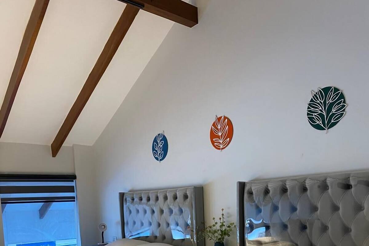 Habitació quàdruple Comfort | Escriptori, espai de treball apte per a portàtils i wifi gratuïta 