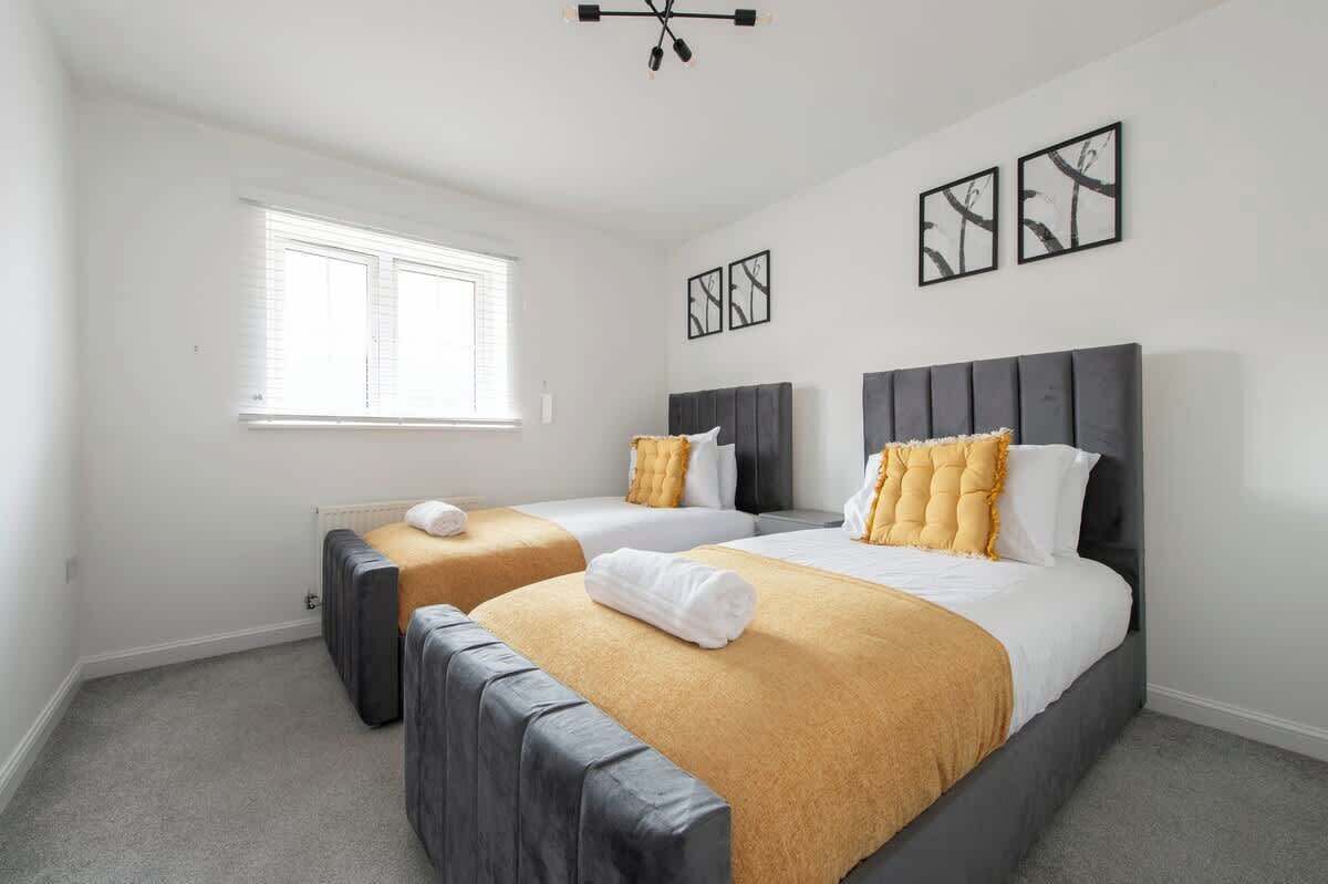 2 bedrooms, iron/ironing board, free WiFi, bed sheets