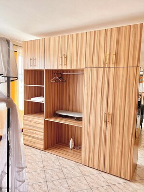 Interior - Swan Lakeview Apartment. Netflix, WiFi, Parking, 24/7 security Horizon & Sunset. (Kisumu)