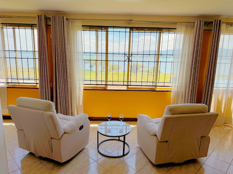Overlooking The Lake, Horizon & Sunset. Netflix, Wi-fi, F.parking 24/7 Security - Kisumu
