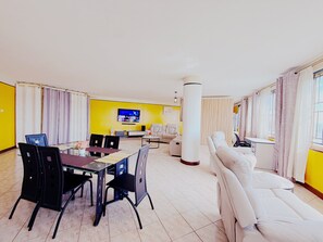 Interior - Overlooking the lake, horizon & sunset. Netflix, Wi-Fi, f.parking 24/7 security (Kisumu)
