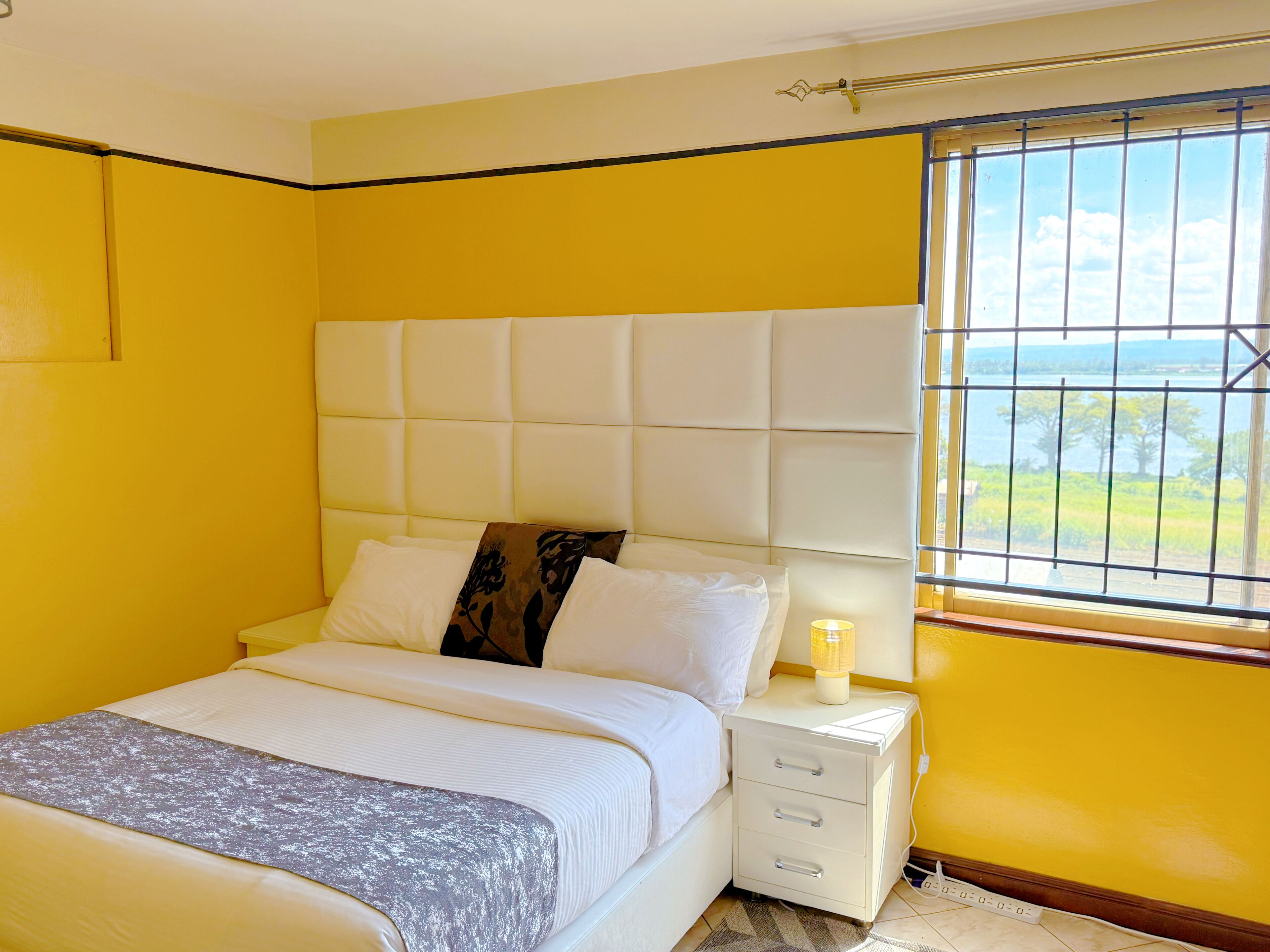 1 Schlafzimmer, Schreibtisch, Bügeleisen/Bügelbrett, Reisekinderbett