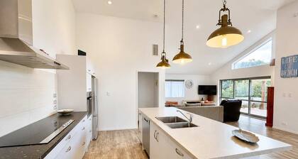 Getaway Waiheke - Oneroa Village Retreat