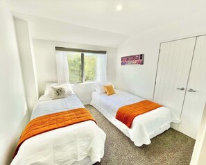 3 habitaciones, tabla de planchar con plancha y wifi