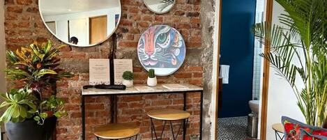 المنشأة من الداخل