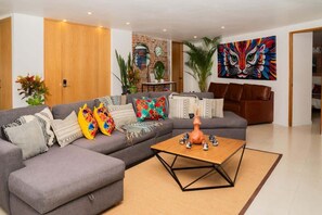 TV, offices - Serenity Condesa Condo w/ Castle sunset view & AC (Ciudad de México)