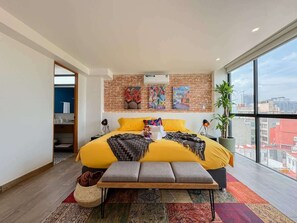 3 bedrooms, iron/ironing board, travel crib, WiFi - Serenity Condesa Condo w/ Castle sunset view & AC (Ciudad de México)