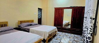 Cozy City and Island living close to the coastal area!