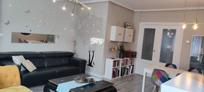 Smart-tv, boeken en een stereo