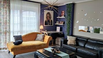 Smart-tv, boeken en een stereo