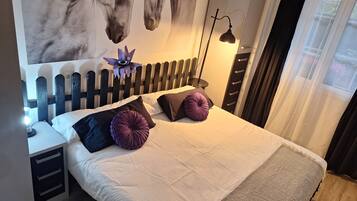 3 bedrooms, desk, iron/ironing board, travel crib