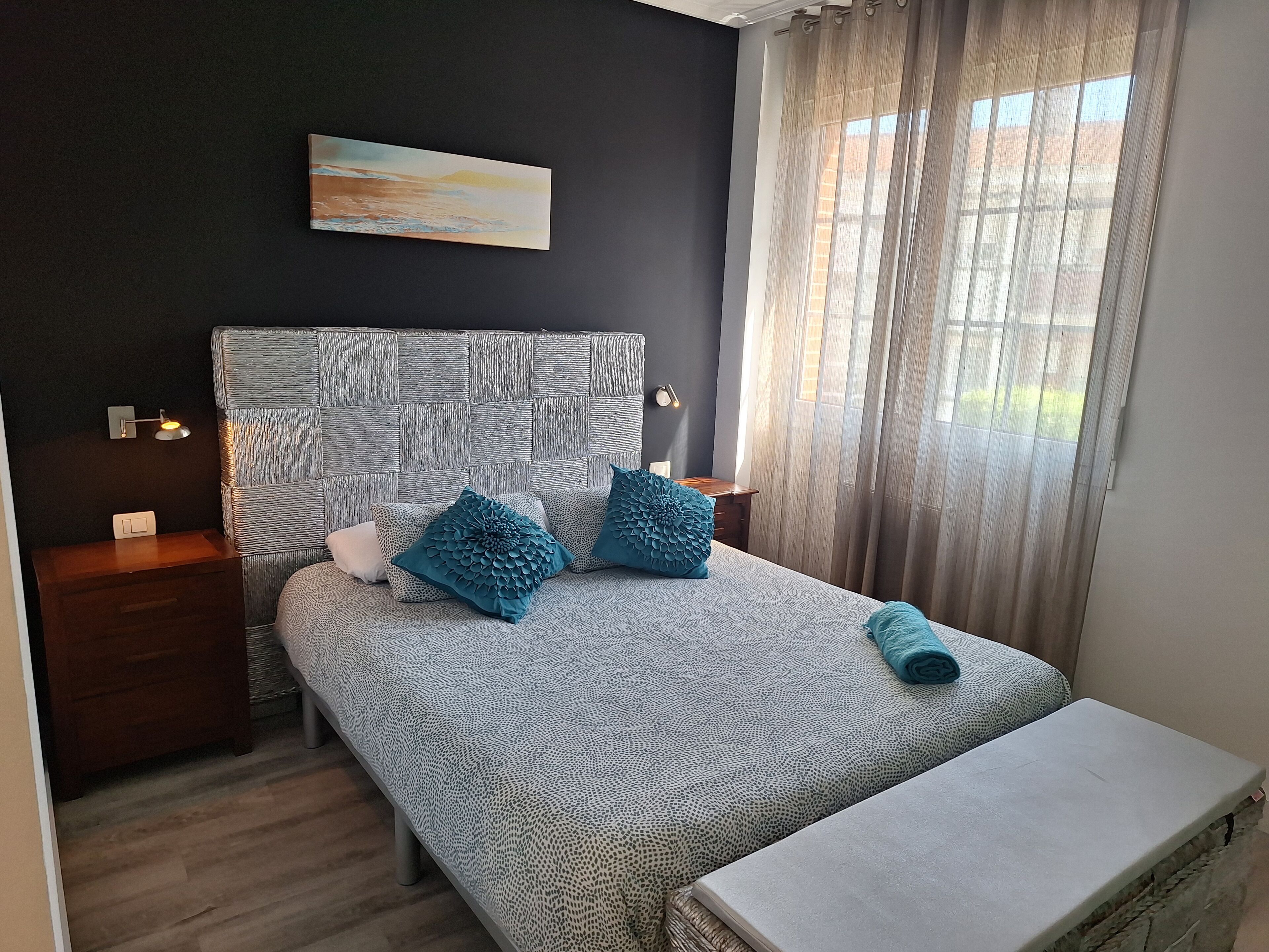 3 sovrum, skrivbord, strykjärn/strykbräda och resesäng