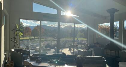 Kootenai River Frontage with Panoramic Cabinet View