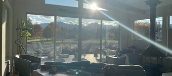 Kootenai River Frontage with Panoramic Cabinet View