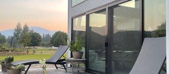 Kootenai River Frontage with Panoramic Cabinet View