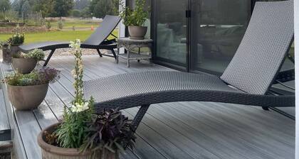 Kootenai River Frontage with Panoramic Cabinet View