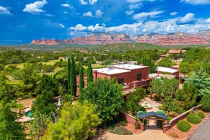 House (6 Bedrooms) | Front of property - Mystic Sunset by Avantstay Thunder Mountain View + Pool, Driving Range, Casita (Sedona)