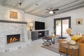 House (6 Bedrooms) | Interior