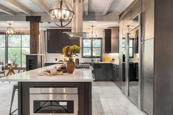 House (6 Bedrooms) | Interior - Mystic Sunset by Avantstay Thunder Mountain View + Pool, Driving Range, Casita (Sedona)