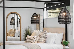 4 bedrooms, iron/ironing board, WiFi, bed sheets