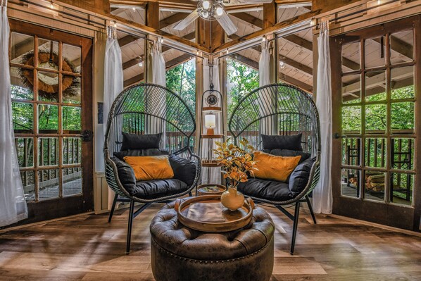 Interior - Light'n Bug Bungalow (Townsend)