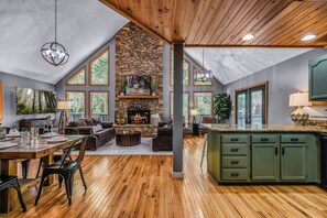 Interior - Pure & Simple (Sevierville)