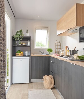 Fridge, microwave, stovetop, cookware/dishes/utensils
