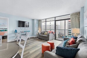 Smart TV, DVD player - Oceanfront Condo Amazing comfort and plush bedding (Myrtle Beach)