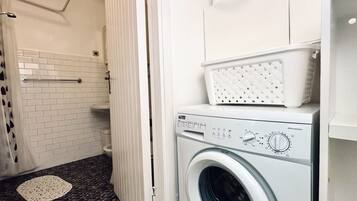 Dusche, Bidet, Handtücher