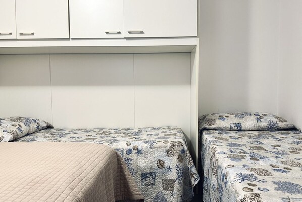 1 bedroom, WiFi, bed sheets - RM10 - Senigallia, two-room apartment facing the sea (Senigallia)
