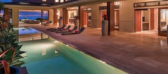 Luxury Villa in Beachfront Estate In Kailua