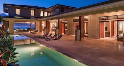 Luxury Villa in Beachfront Estate In Kailua