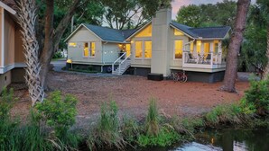 Exterior - Great FAMILY home in Wild Dunes, Pond View, Modern, Minutes to Beach, Rent the Golf Cart! (Isle Of Palms)