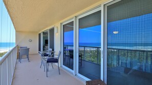 Outdoor dining - Inlet #804 - 2BD 2BA Superb Gorgeous Beach Refuge (New Smyrna Beach)