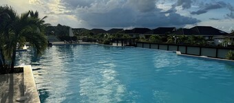 Opal Villa @ The Crest Luxury 4-Bedroom Getaway with Pool & Private Beach Access