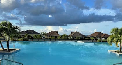 Opal Villa @ The Crest Luxury 4-Bedroom Getaway with Pool & Private Beach Access