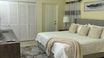 4 makuuhuonetta, silitysrauta/-lauta, ilmainen Wi-Fi, vuodevaatteet