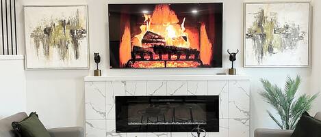 Smart TV, fireplace